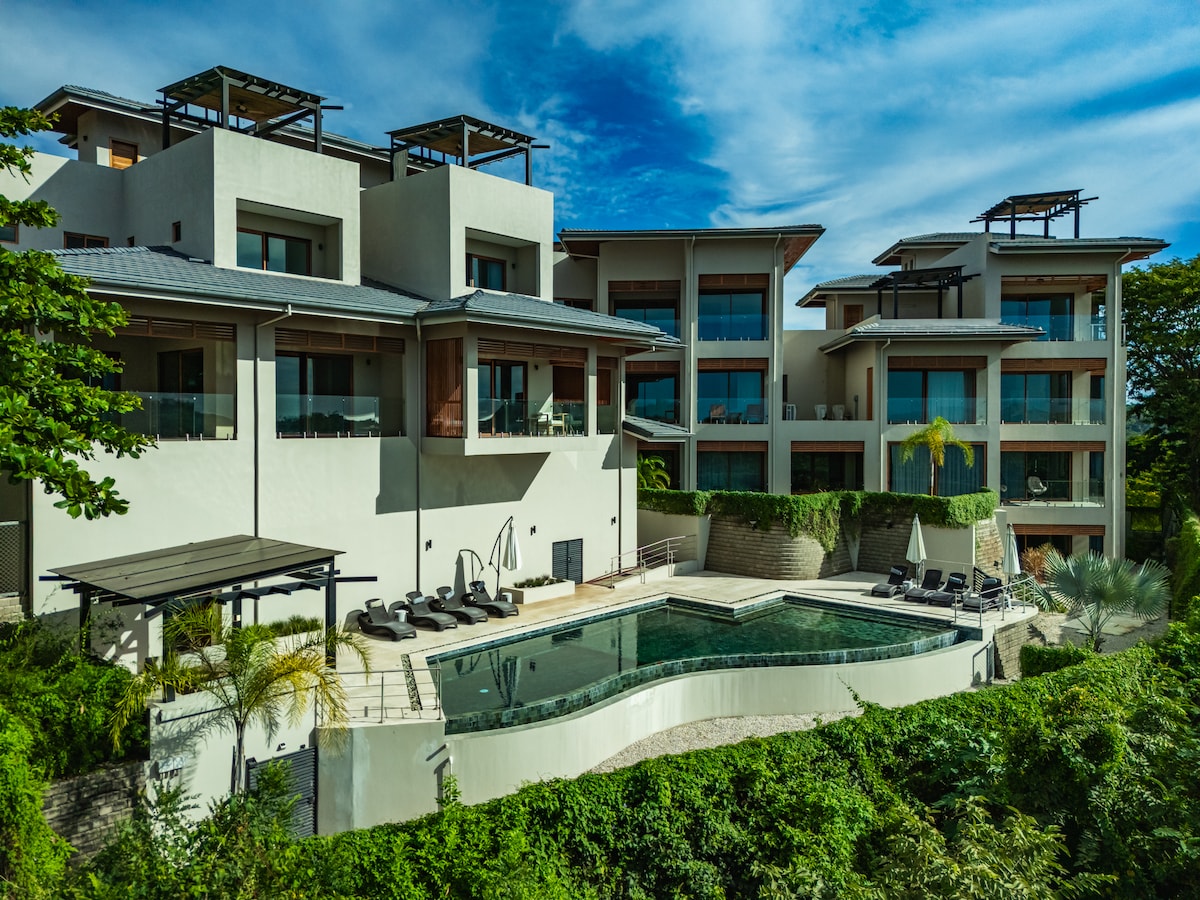 3BR Ocean View Condo | Easy Walk to the Beach